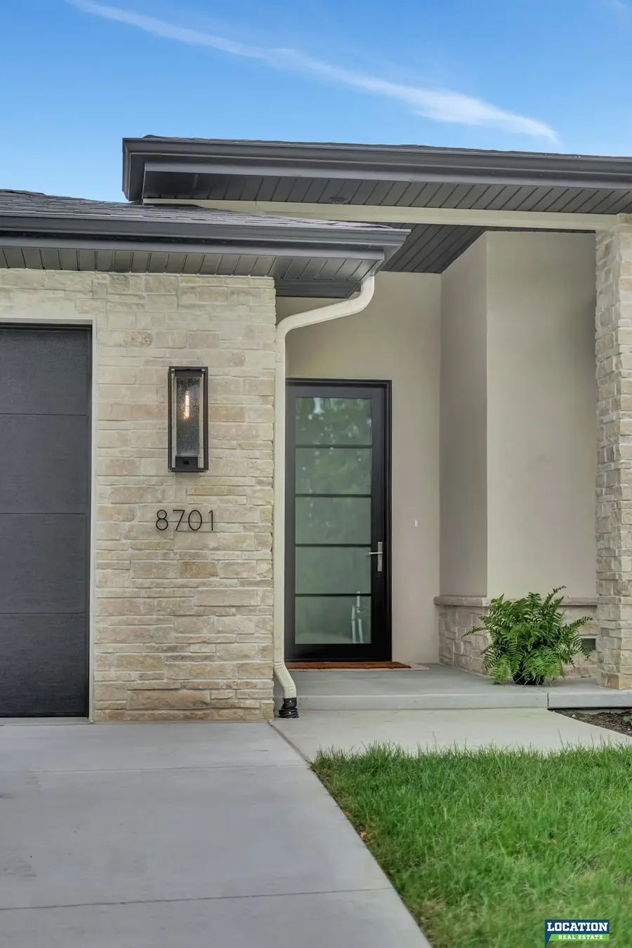 8701 Labrador Court, Lincoln, NE 68520 - Image #2