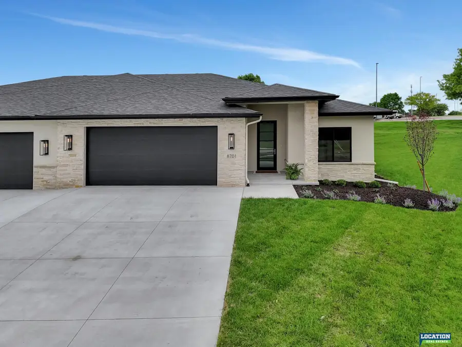 8701 Labrador Court, Lincoln, NE 68520 - Image #3