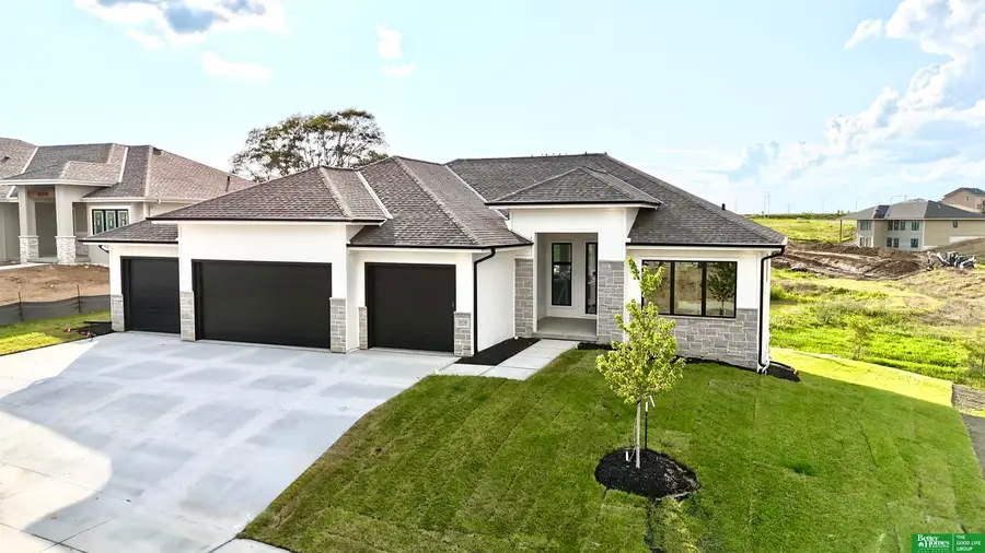 10110 Laramie Street, Papillion, NE 68046 - Image #2