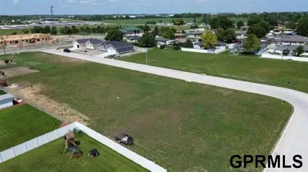 687 6th Avenue Avenue, Columbus, NE 68601