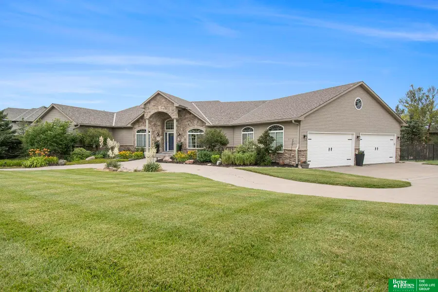 17808 S Reflection Avenue, Bennington, NE 68007 - Image #2