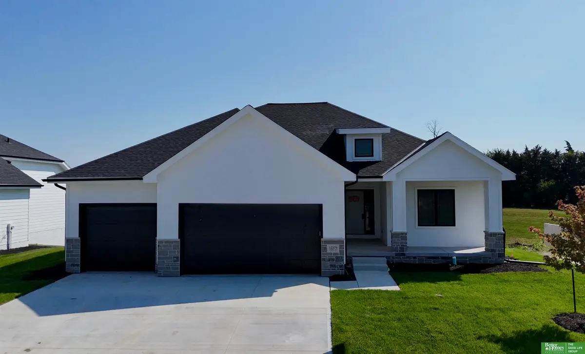 12379 Windsor Drive, Papillion, NE 68046 - Image #1