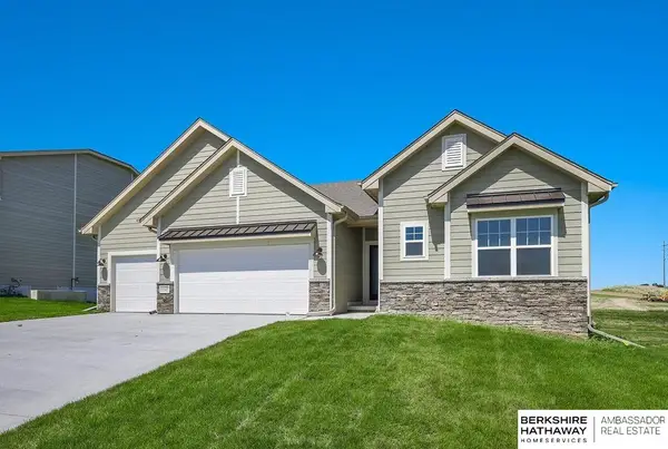10210 S 110th Avenue, Papillion, NE 68046