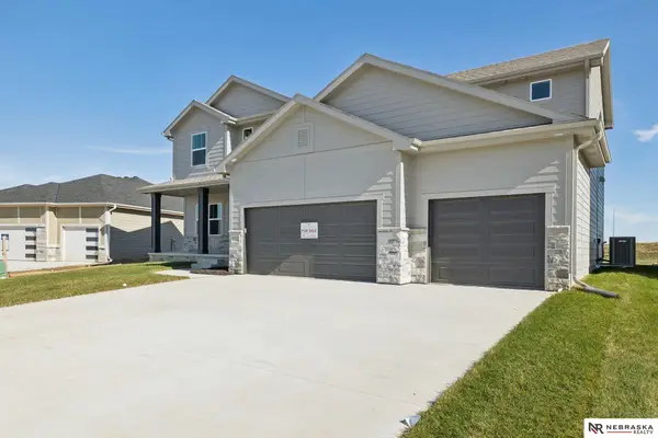 11117 N 162 Circle, Bennington, NE 68007