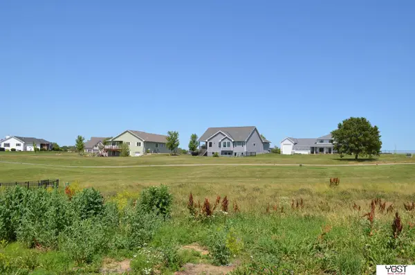 1818 Lake Ridge Drive, Plattsmouth, NE 68048