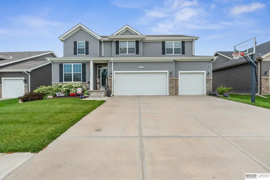 8208 N 172nd Street, Bennington, NE 68007 - #3