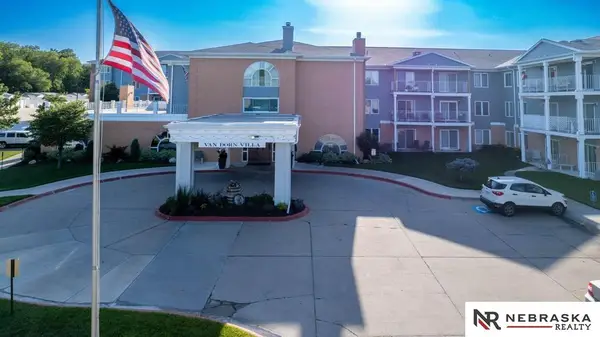 3001 S 51st Street Court #215, Lincoln, NE 68506