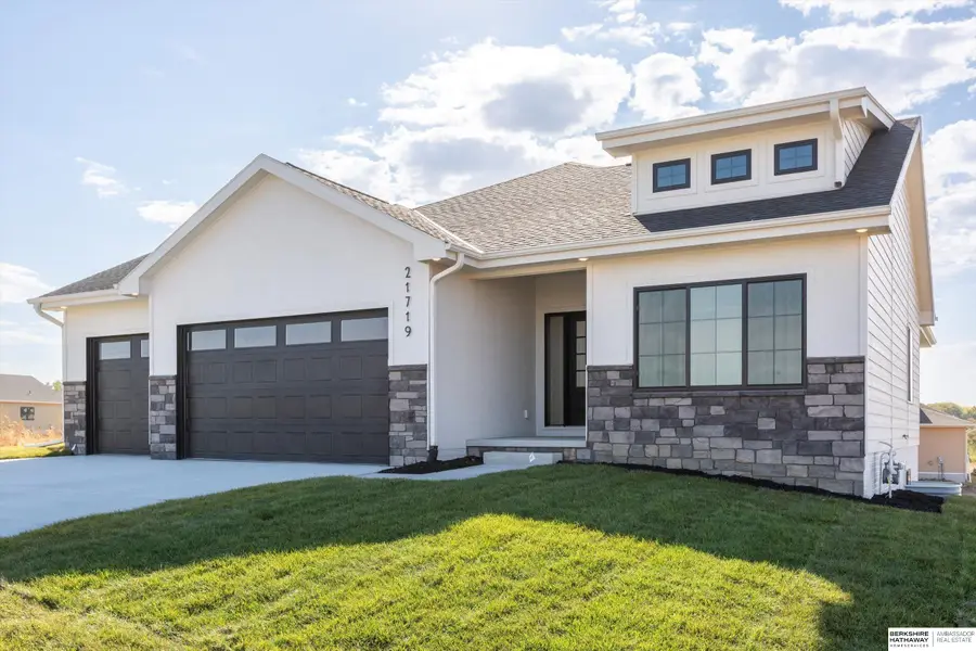18058 Sycamore Drive, Gretna, NE 68028 - Image #3