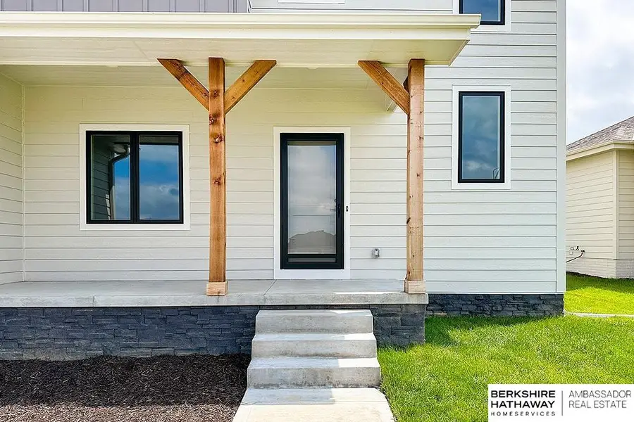 5731 Kestrel Parkway, Elkhorn, NE 68022 - Image #2