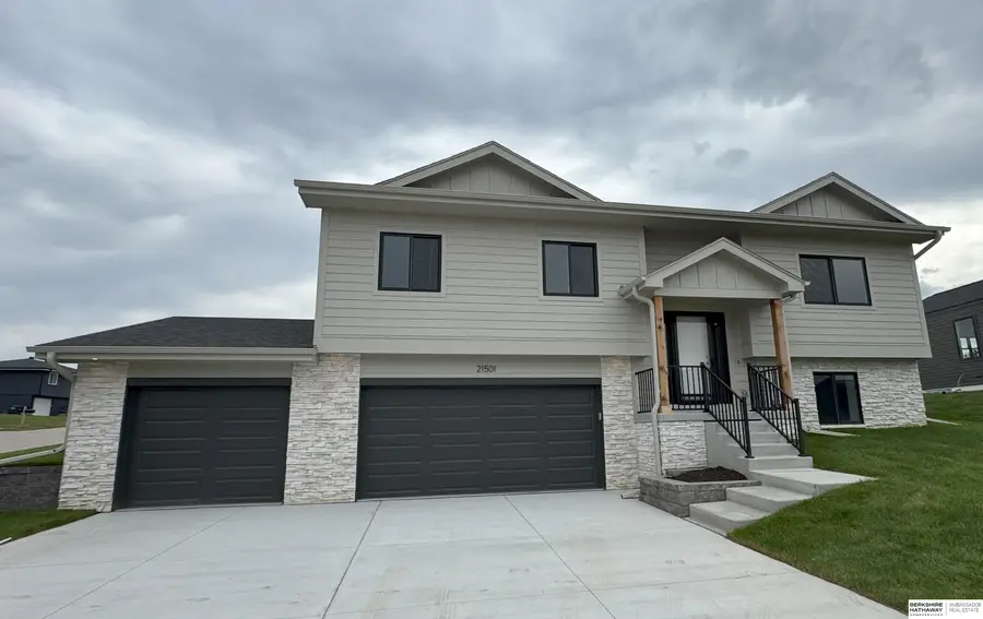 21501 Old Coach Road, Elkhorn, NE 68022 - Image #2