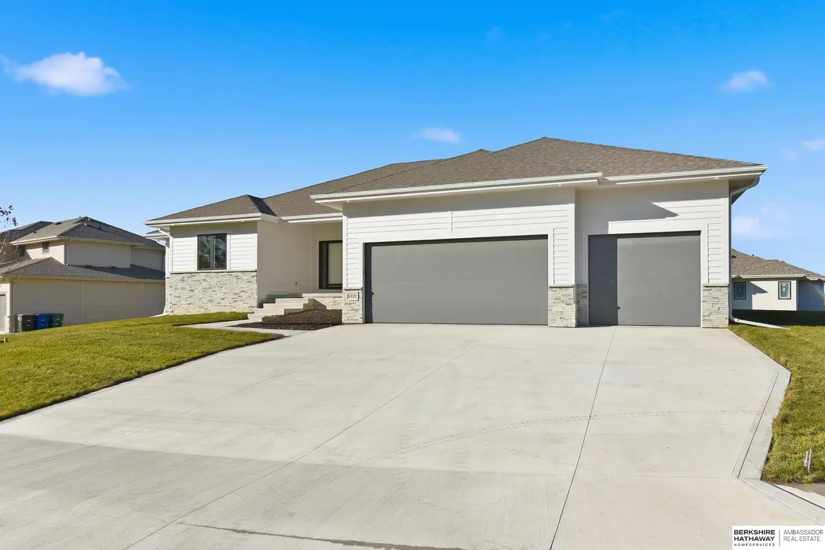 9808 Overland Trail, Papillion, NE 68046 - Image #1