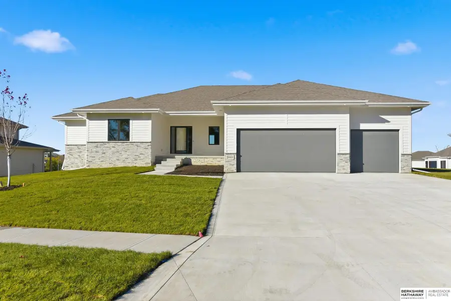 9808 Overland Trail, Papillion, NE 68046 - Image #2