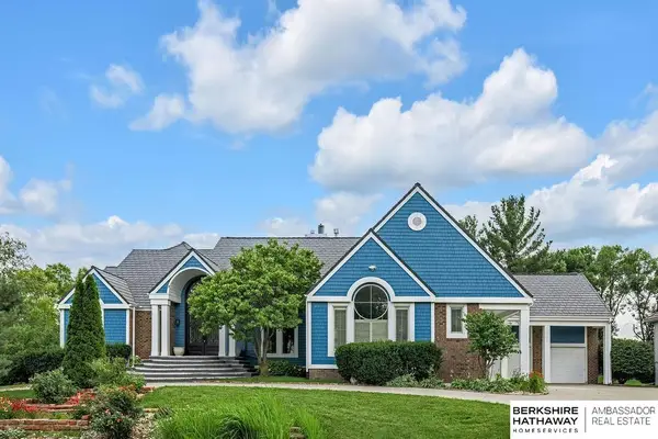 811 Western Hills Drive, Papillion, NE 68046