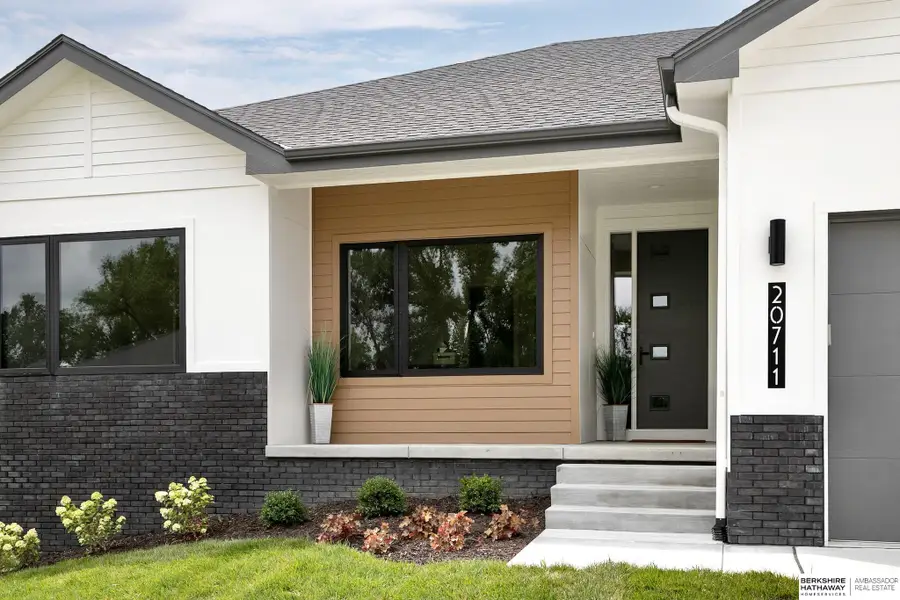 20711 Hartman Avenue, Elkhorn, NE 68022 - Image #2