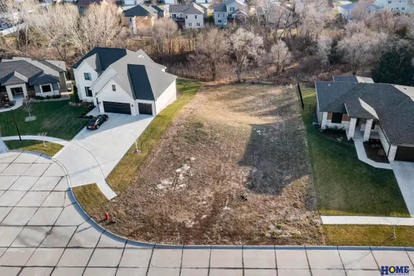 8833 Grey Hawk Court, Lincoln, NE 68526