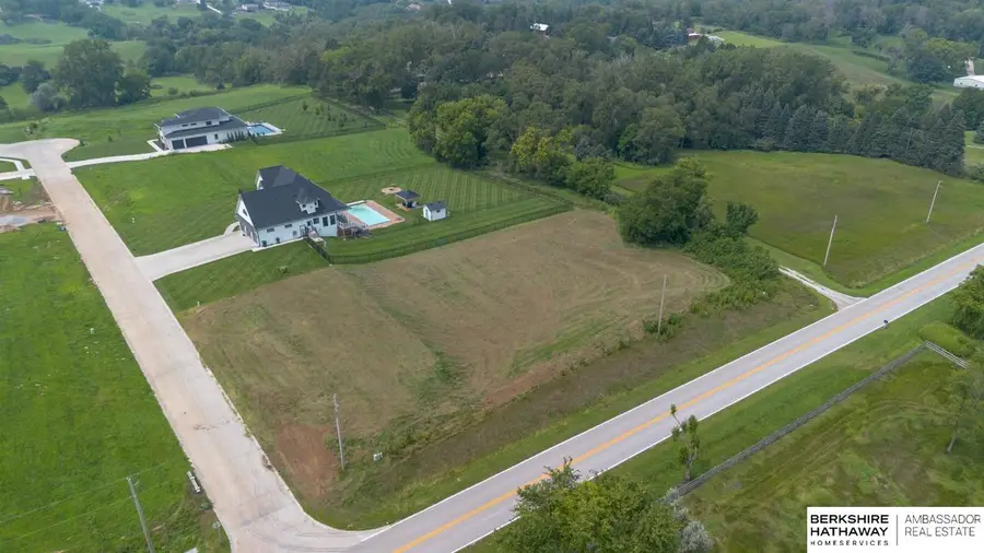 6602 Pawnee Circle, Omaha, NE 68152 - Image #2