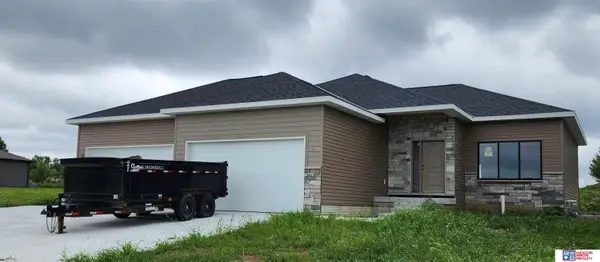 401 Half Moon Drive, Lincoln, NE 68527