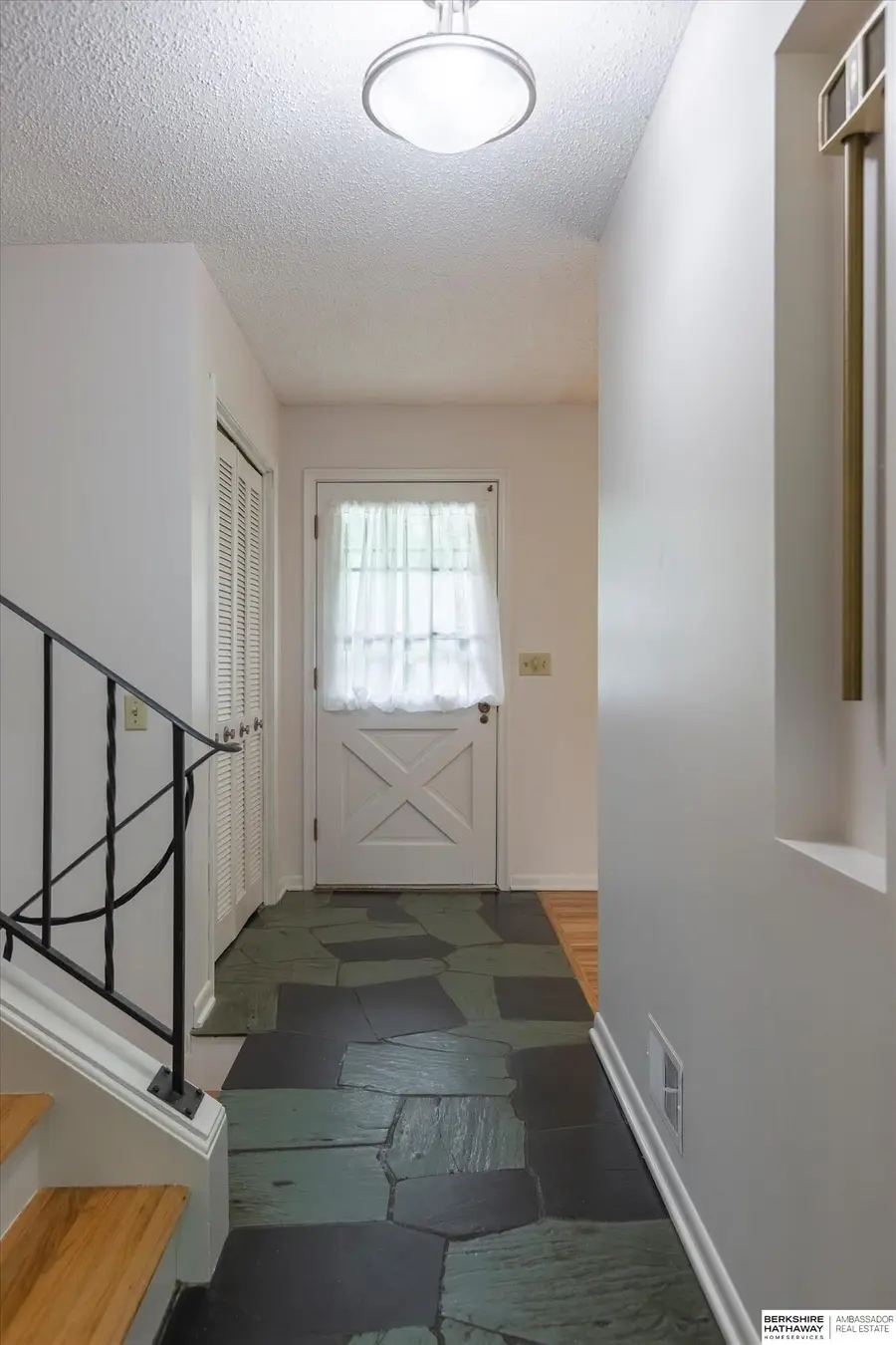 8023 Raven Oaks Drive, Omaha, NE 68152 - Image #2