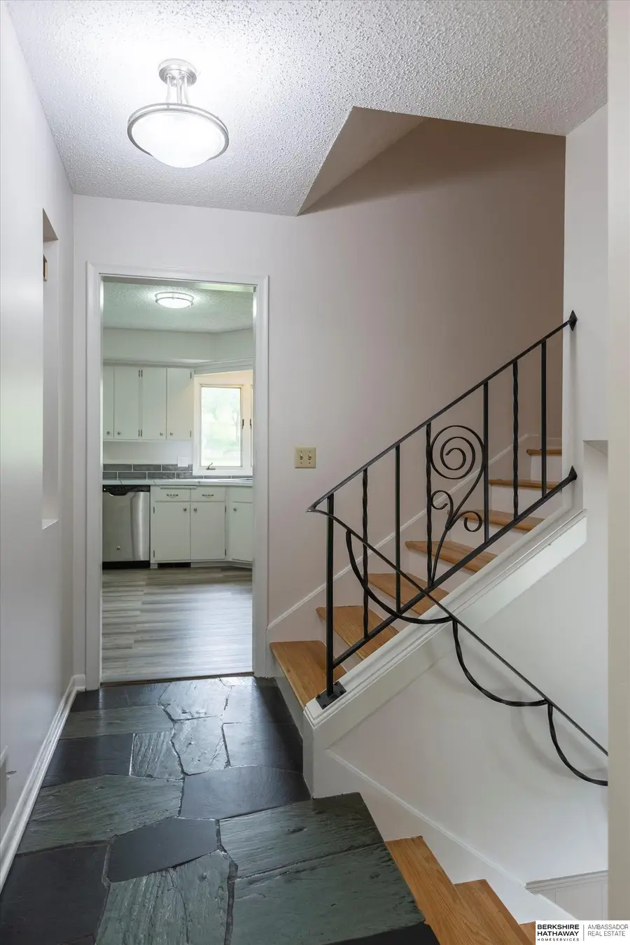 8023 Raven Oaks Drive, Omaha, NE 68152 - Image #3