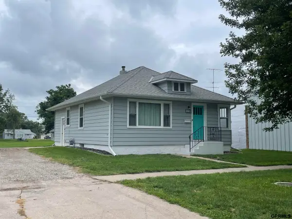 1228 E Street, Geneva, NE 68361