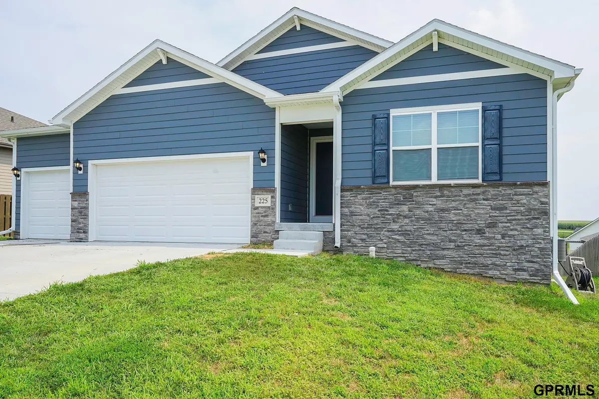 225 N 10th Avenue, Springfield, NE 68059 - Image #1