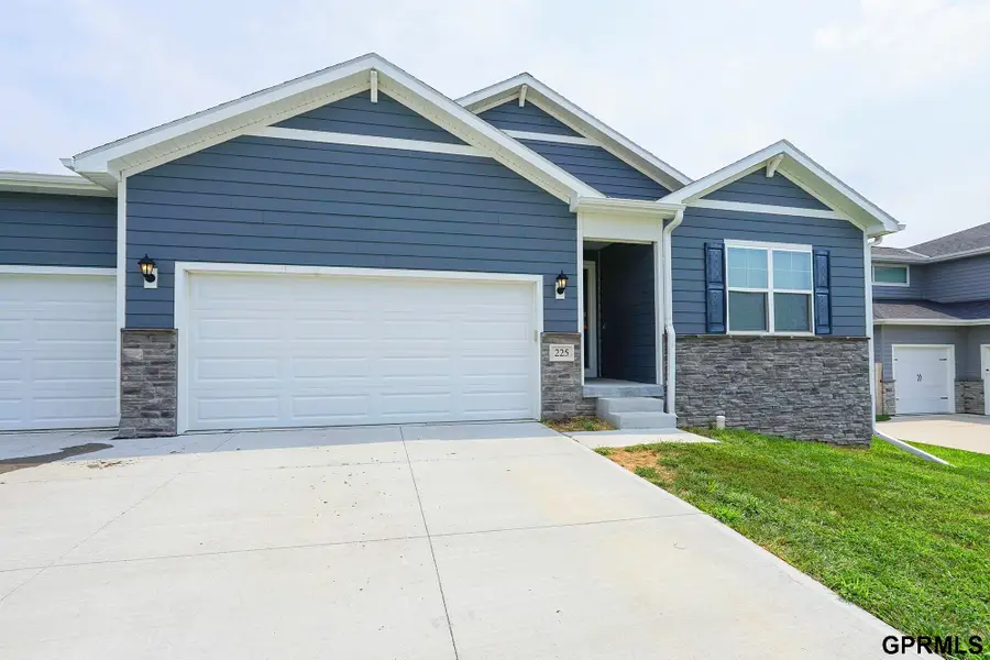 225 N 10th Avenue, Springfield, NE 68059 - Image #2