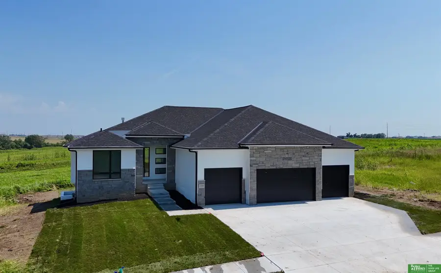 5709 N 195th Street, Elkhorn, NE 68022 - Image #2