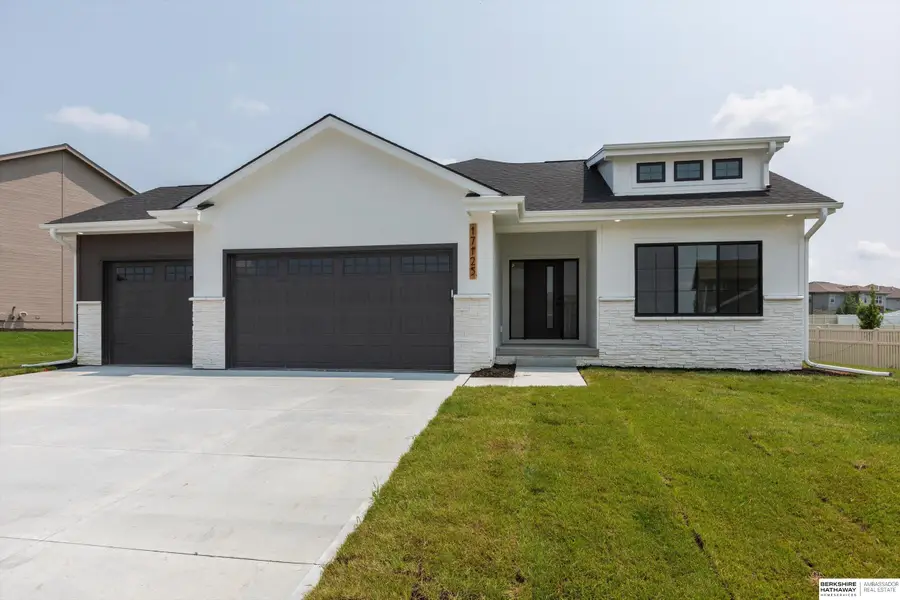 11709 S 119th Avenue, Papillion, NE 68046 - Image #2