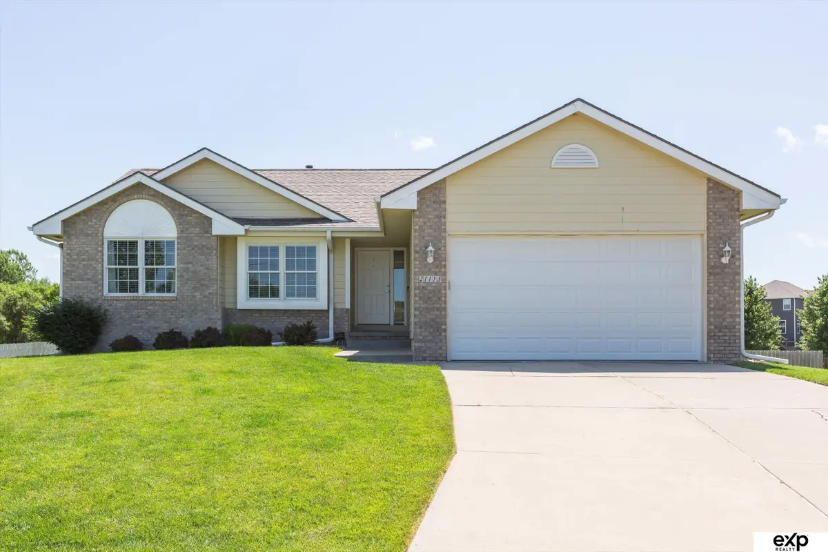 21113 Flagstone Circle, Gretna, NE 68028 - Image #1
