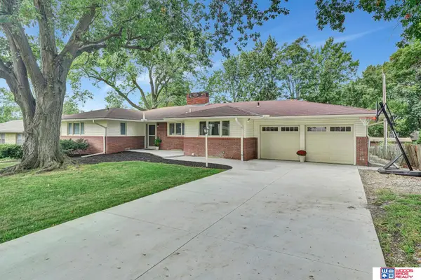 1425 Ridgeway Road, Lincoln, NE 68506