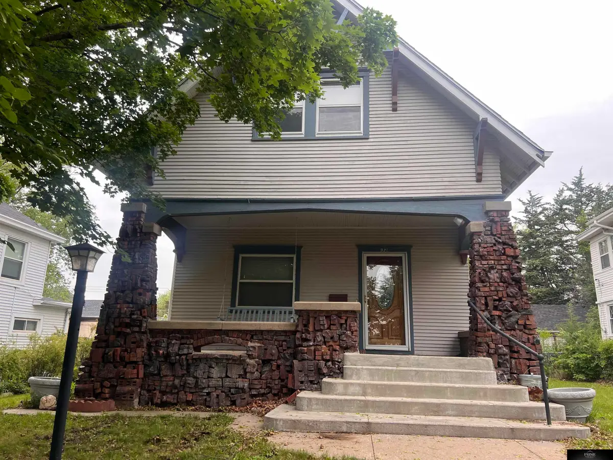 921 N Beaver Avenue, York, NE 68467 - Image #1