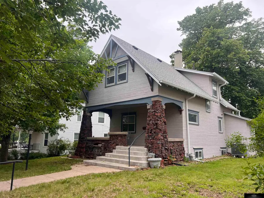 921 N Beaver Avenue, York, NE 68467 - Image #2