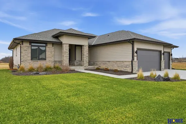 9833 S 42nd Street, Lincoln, NE 68516