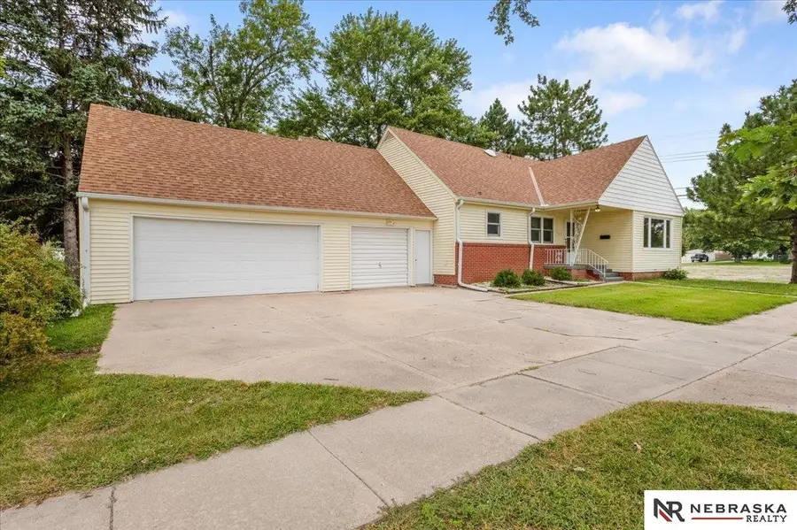 332 S 11th Street, Geneva, NE 68361 - Image #2
