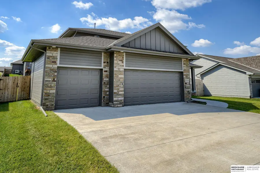 12110 Quail Drive, Bellevue, NE 68123 - Image #2