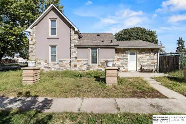 944 S 2nd Street, Lincoln, NE 68526