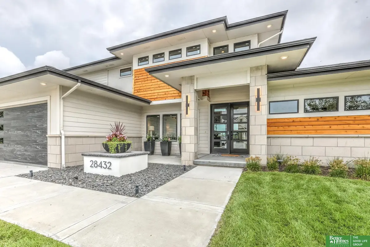 28432 Laurel Circle, Valley, NE 68064 - Image #1