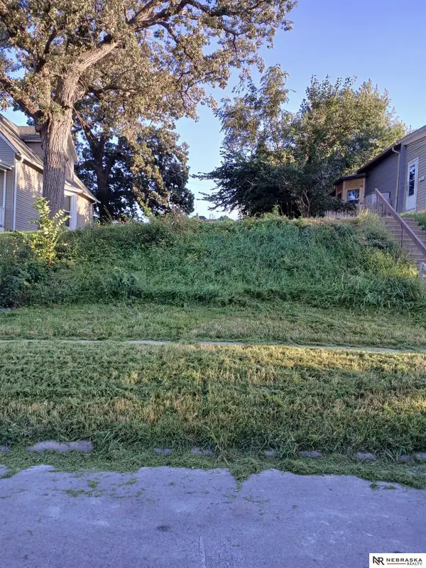 2575 Pierce Street, Omaha, NE 68105