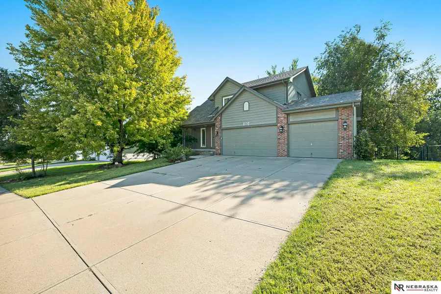 605 Ruby Road, Papillion, NE 68133 - Image #2