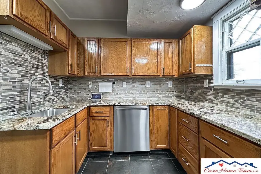 2512 Pinkney Street, Omaha, NE 68111 - Image #2