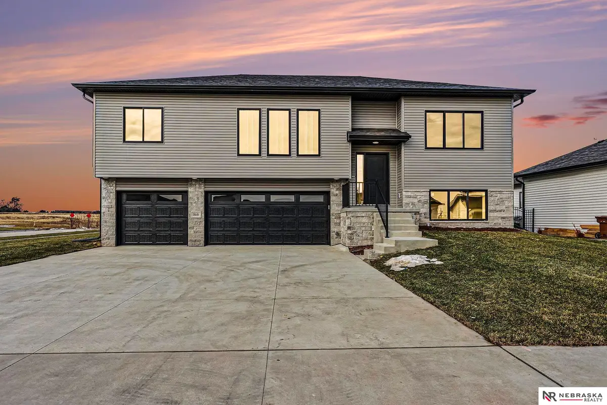 866 W El Alameda Street, Lincoln, NE 68523 - Image #1