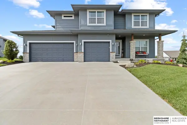 9964 S 105 Avenue, Papillion, NE 68046