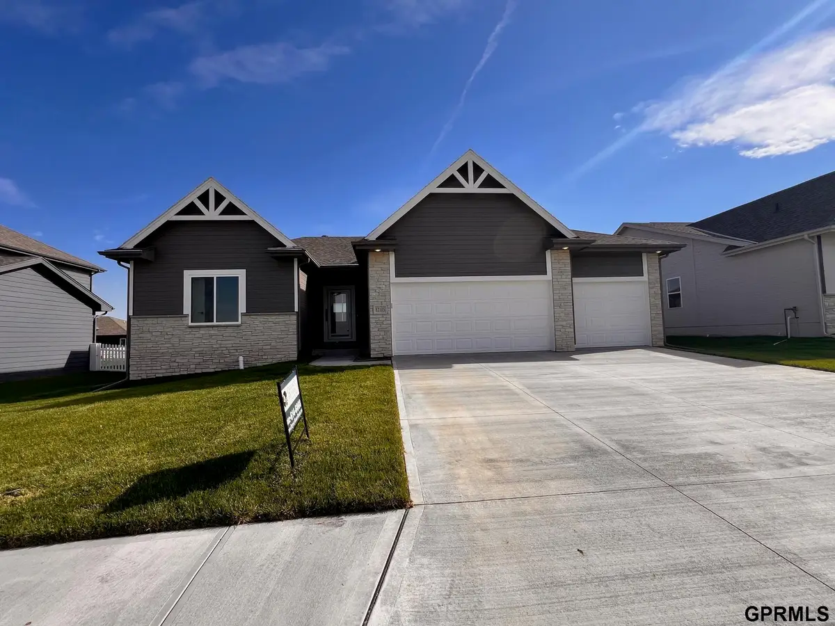 12105 Daniell Road, Bellevue, NE 68123 - Image #1