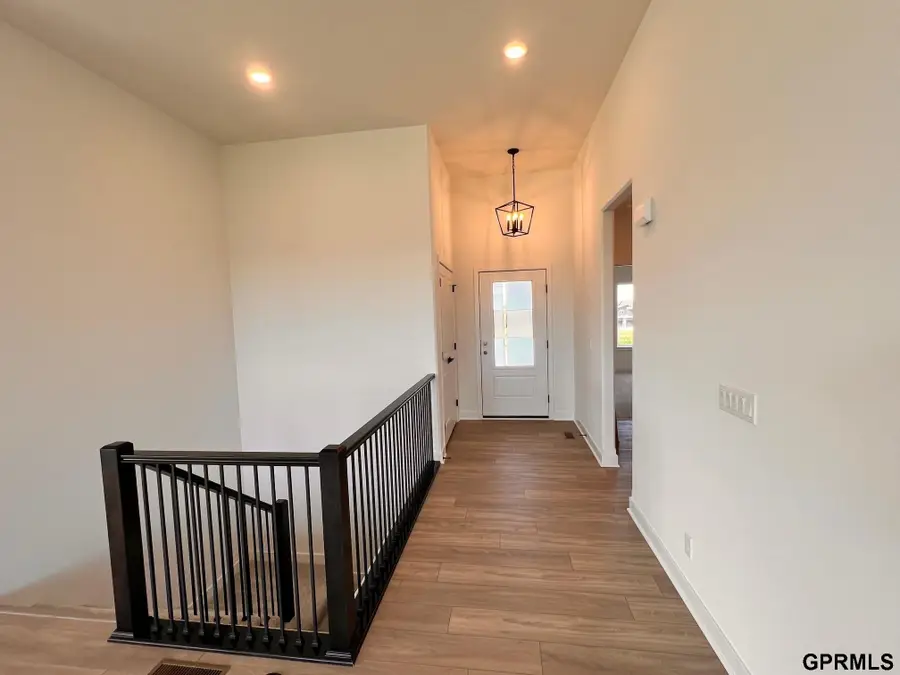 12105 Daniell Road, Bellevue, NE 68123 - Image #2