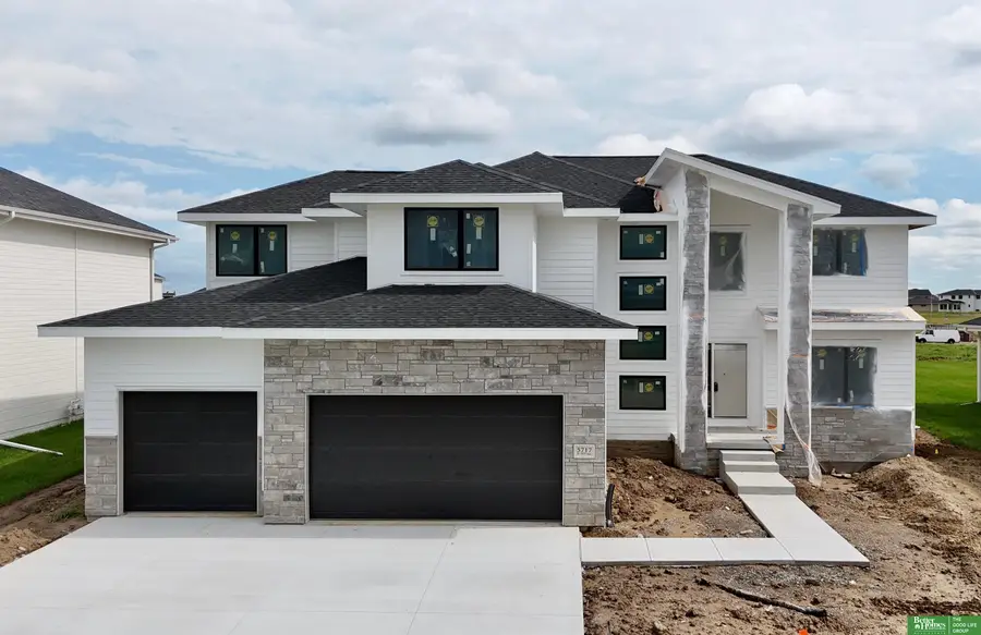 5717 N 197th Avenue, Elkhorn, NE 68022 - Image #2