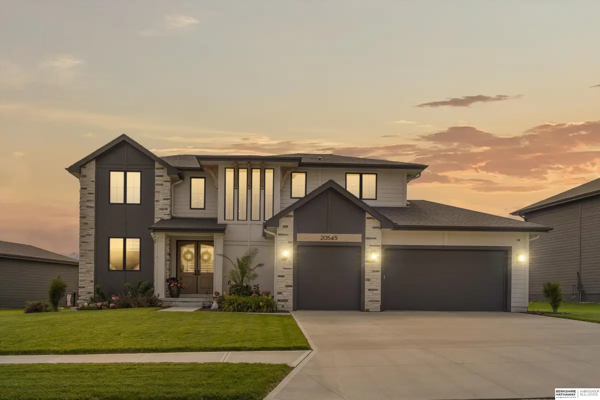 20545 Hartman Avenue, Elkhorn, NE 68022 - Image #1