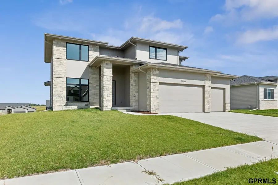 21150 Hartman Avenue, Elkhorn, NE 68022 - Image #2