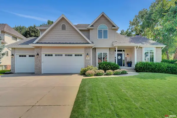 3811 Petersburg Court, Lincoln, NE 68516