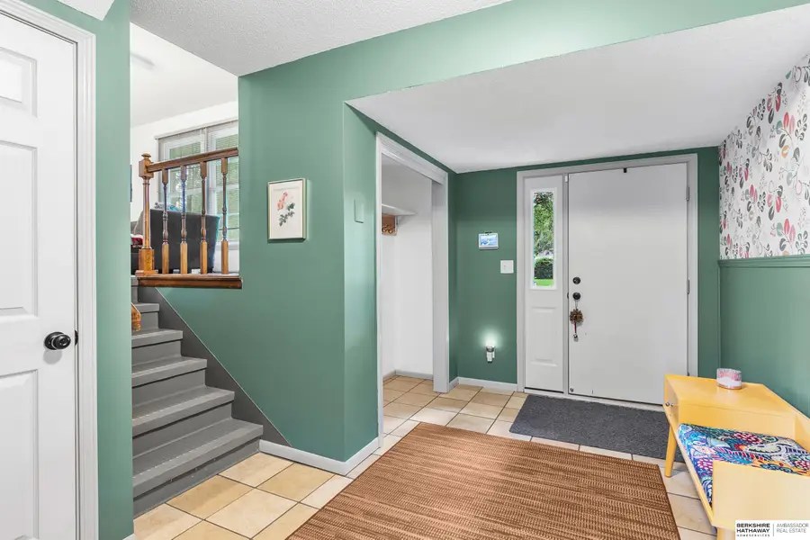 920 Lamplighter Lane, Lincoln, NE 68510 - Image #2