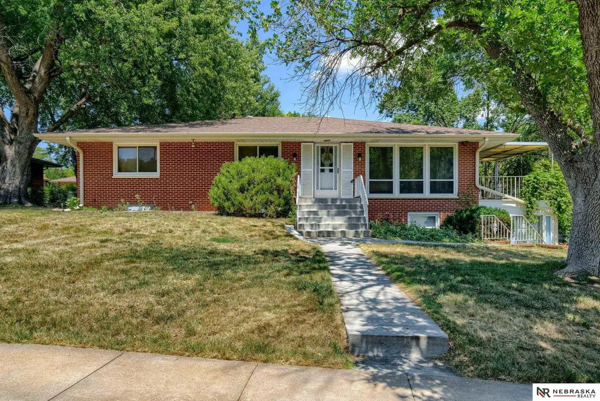 5746 Lenox Avenue, Lincoln, NE 68510 - Image #1